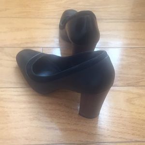 Banana republic leather shoes with wooden heel